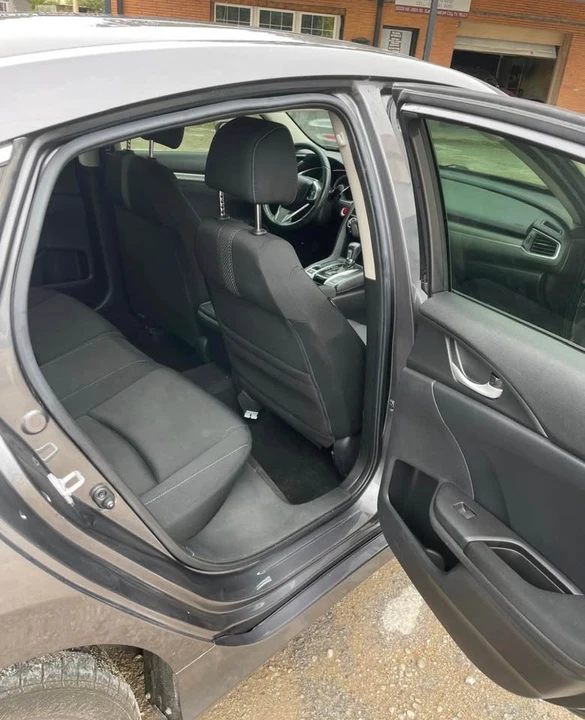 2018 Honda Civic 10th Gen - Image 9 of 17