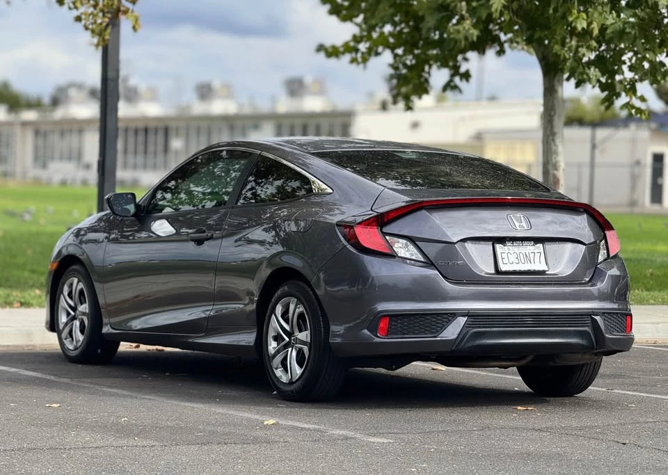 2018 Honda Civic 10th Gen - Image 6 of 18
