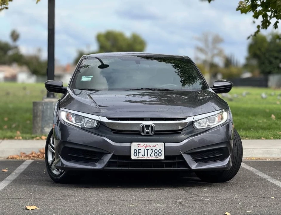 2018 Honda Civic 10th Gen - Image 3 of 18
