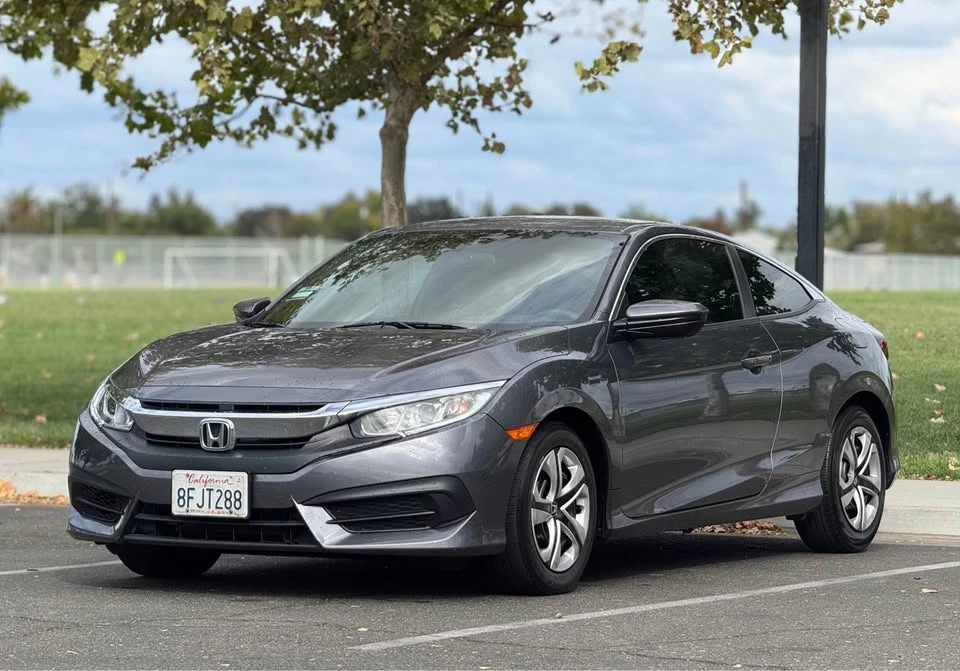 2018 Honda Civic 10th Gen - Image 2 of 18