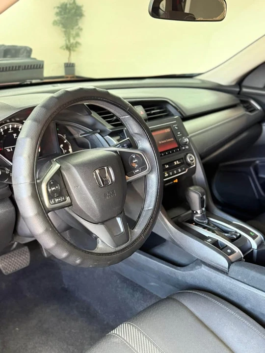 2018 Honda Civic 10th Gen - Image 9 of 13