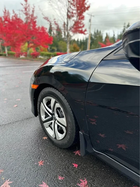 2018 Honda Civic 10th Gen - Image 6 of 16
