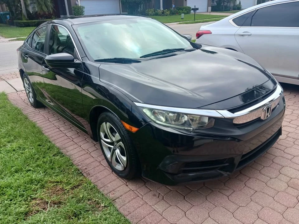 2018 Honda Civic 10th Gen - Image 2 of 12