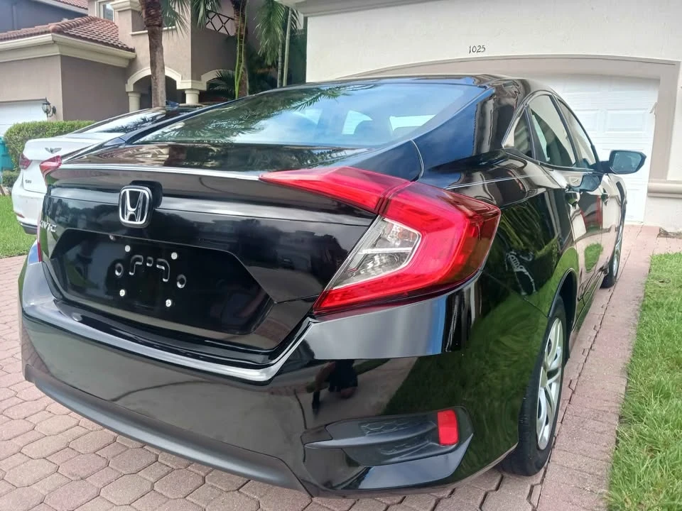 2018 Honda Civic 10th Gen - Image 6 of 12
