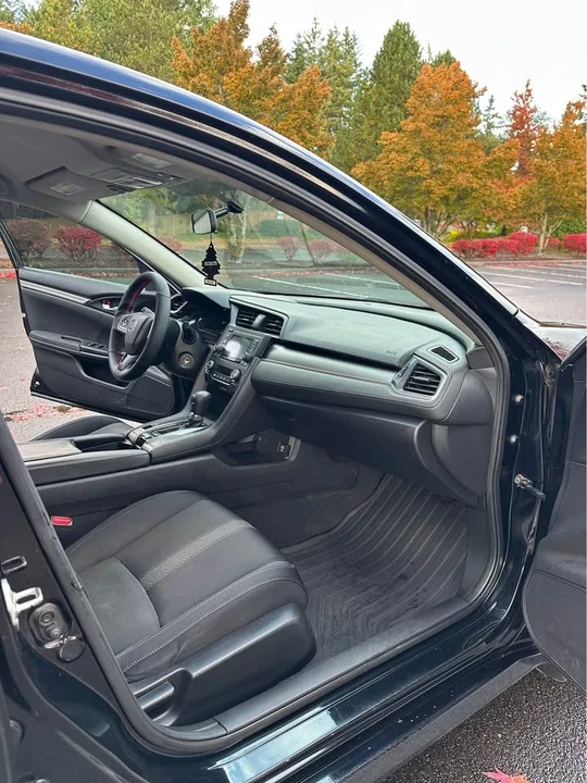 2018 Honda Civic 10th Gen - Image 9 of 16