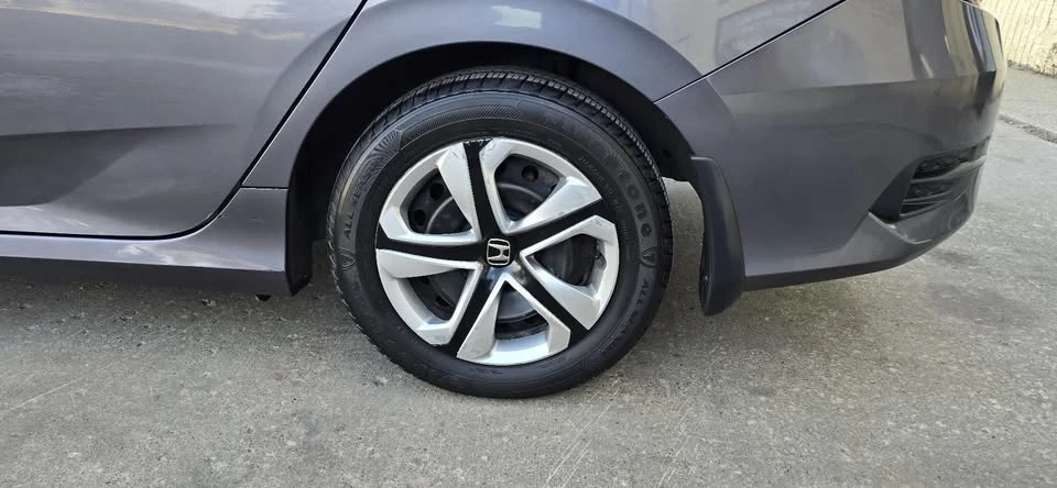 2018 Honda Civic 10th Gen - Image 9 of 20