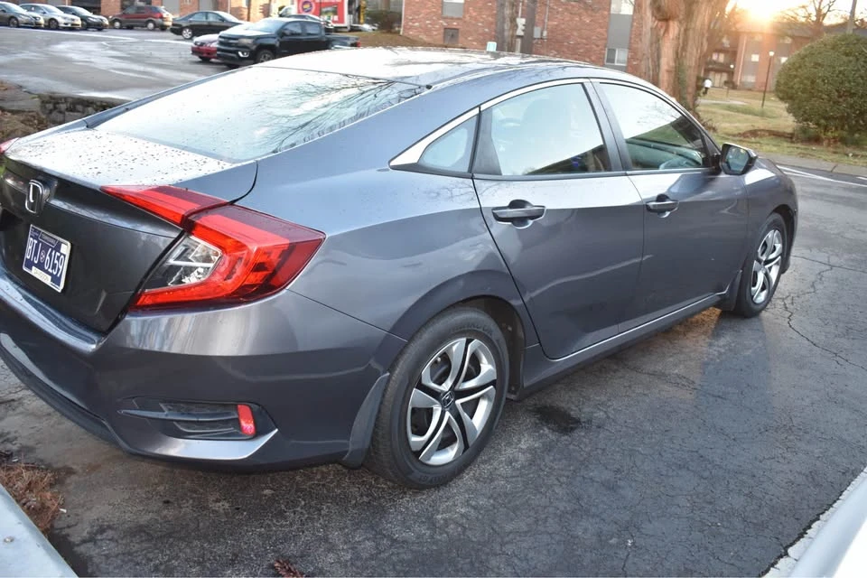2018 Honda Civic 10th Gen - Image 7 of 16
