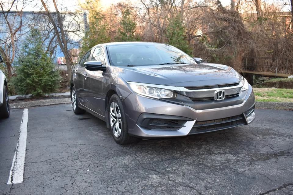 2018 Honda Civic 10th Gen - Image 5 of 16