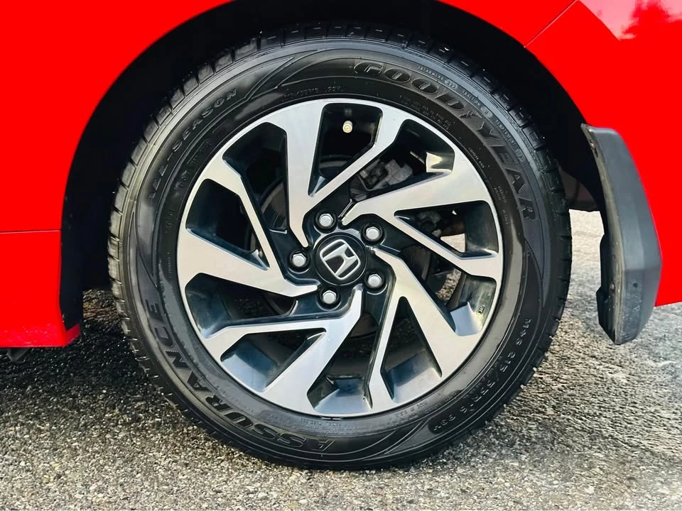 2018 Honda Civic 10th Gen - Image 19 of 20