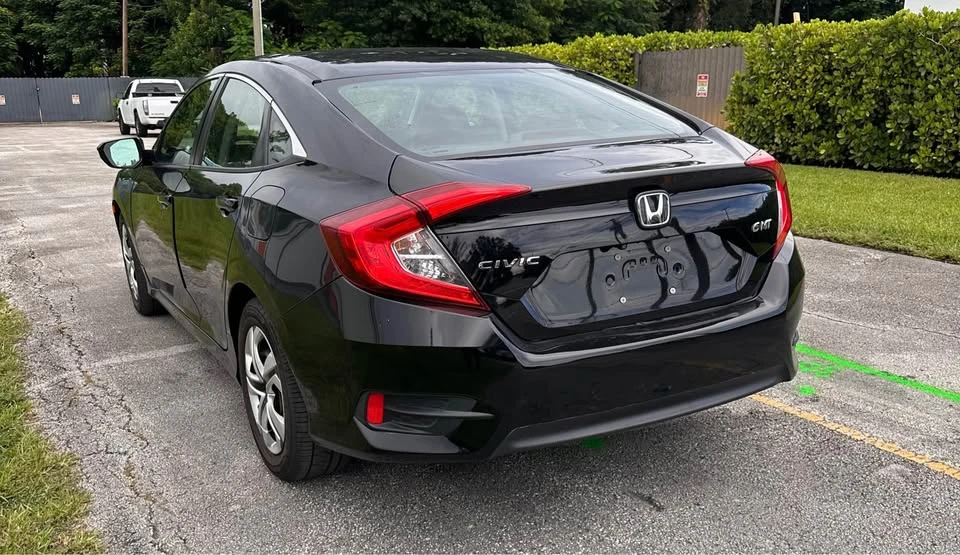 2018 Honda Civic 10th Gen - Image 10 of 10