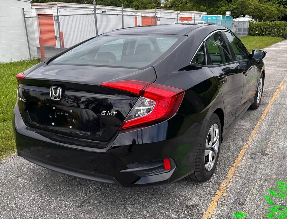 2018 Honda Civic 10th Gen - Image 9 of 10