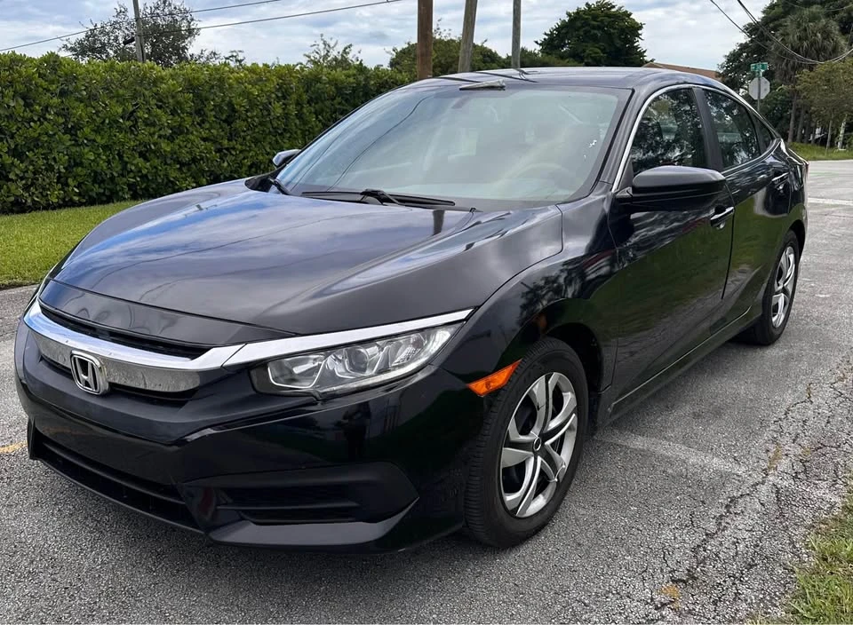 2018 Honda Civic 10th Gen - Image 4 of 10