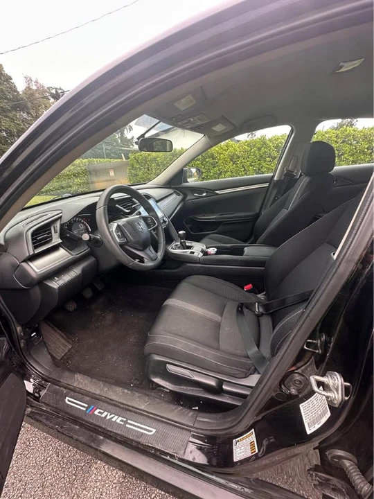 2018 Honda Civic 10th Gen - Image 6 of 10