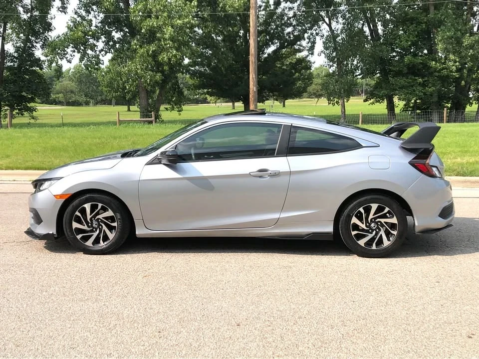 2018 Honda Civic 10th Gen - Image 2 of 17