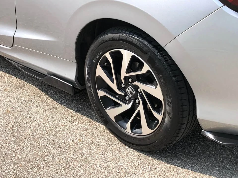 2018 Honda Civic 10th Gen - Image 12 of 17
