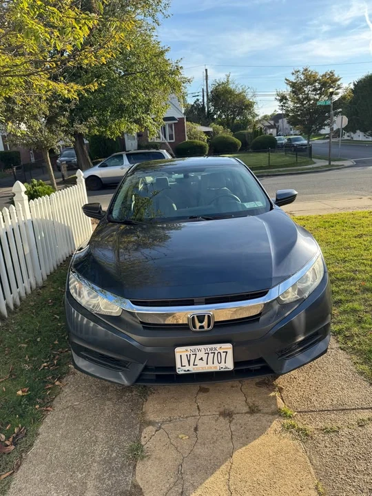2018 Honda Civic 10th Gen - Image 2 of 8