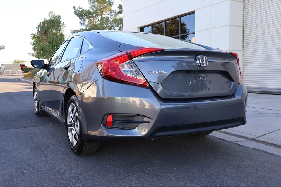2018 Honda Civic 10th Gen - Image 4 of 10