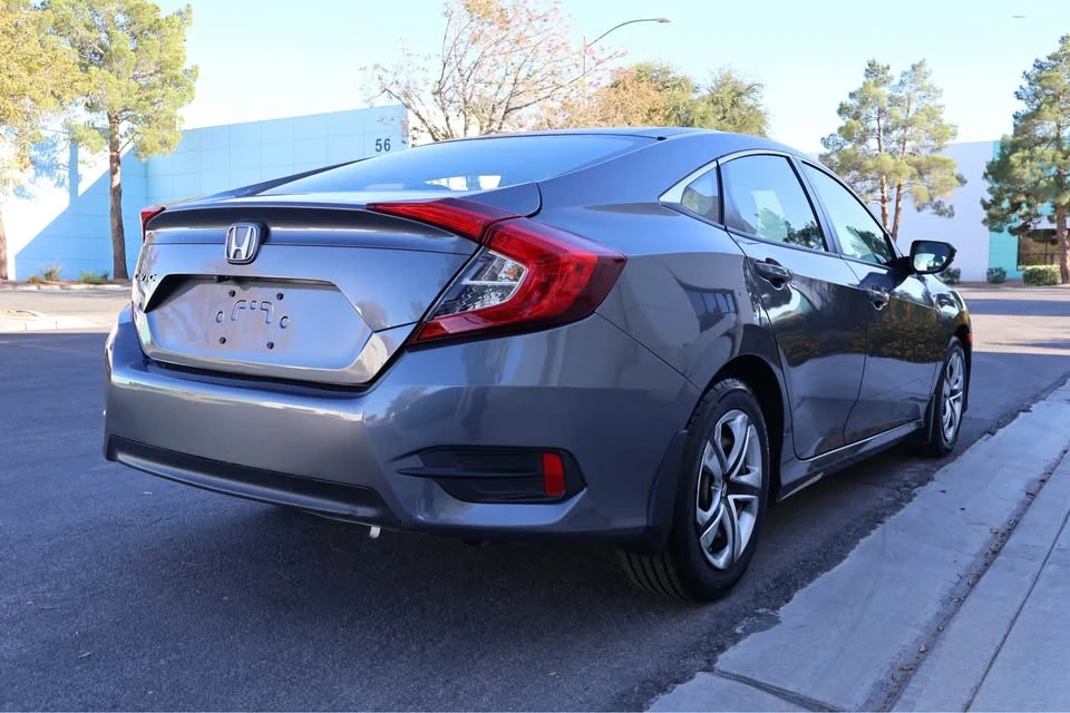2018 Honda Civic 10th Gen - Image 3 of 10
