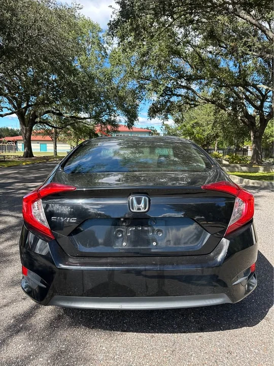 2018 Honda Civic 10th Gen - Image 6 of 9