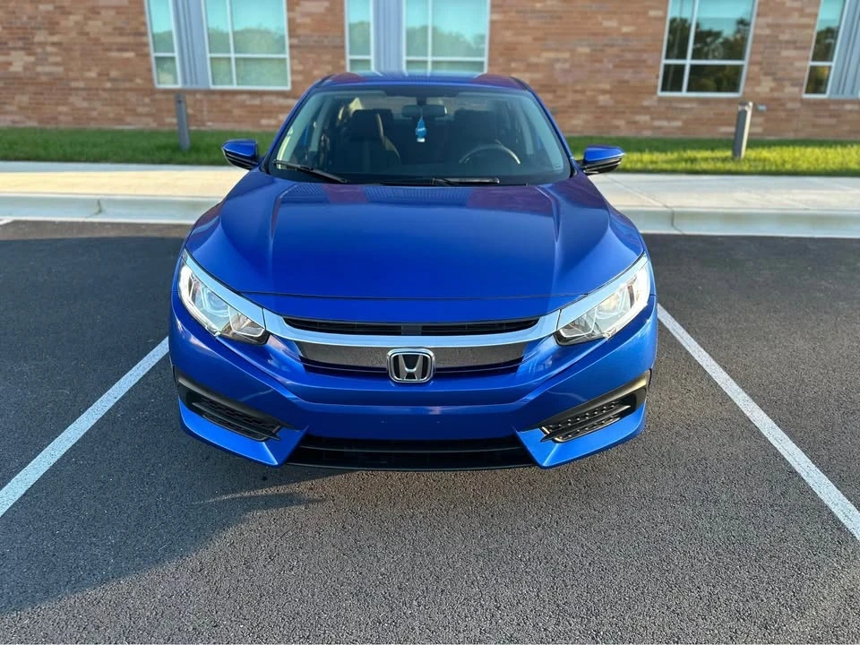 2018 Honda Civic 10th Gen - Image 8 of 17