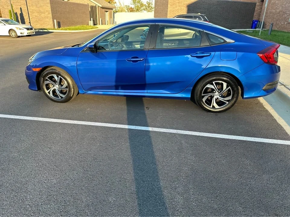 2018 Honda Civic 10th Gen - Image 2 of 17