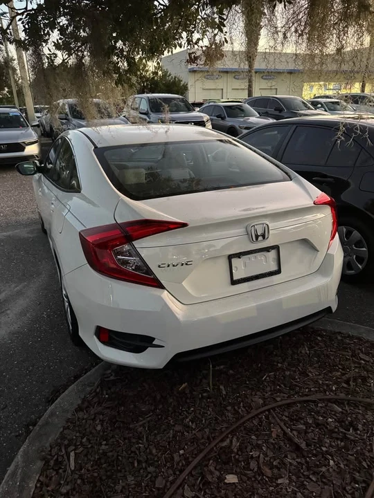 2018 Honda Civic 10th Gen - Image 5 of 6