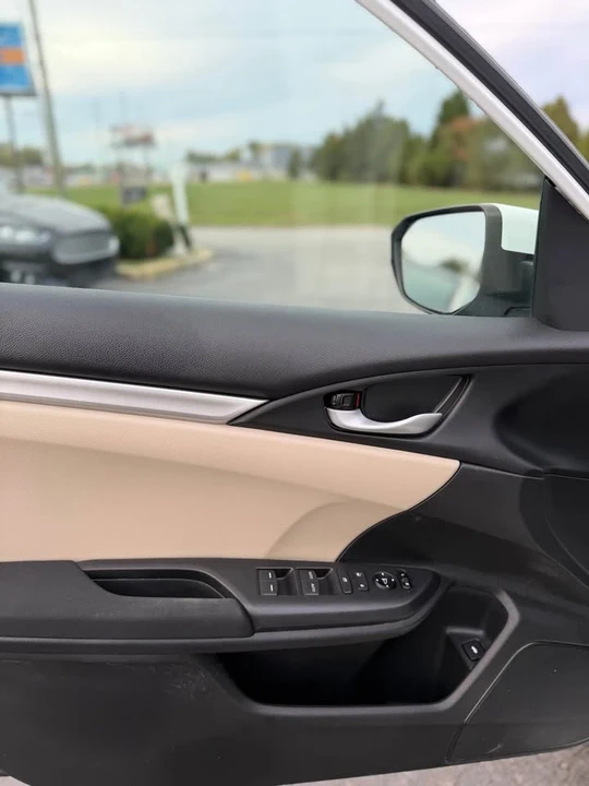 2018 Honda Civic 10th Gen - Image 11 of 20