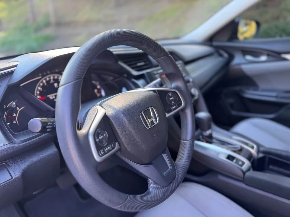 2018 Honda Civic 10th Gen - Image 11 of 12