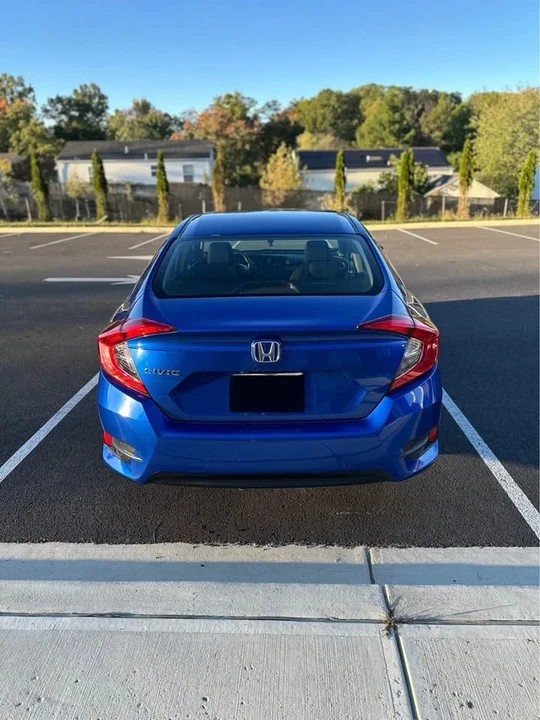 2018 Honda Civic 10th Gen - Image 4 of 17