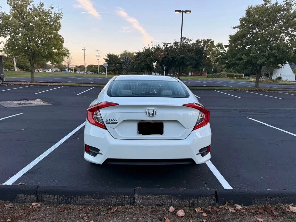 2018 Honda Civic 10th Gen - Image 4 of 8
