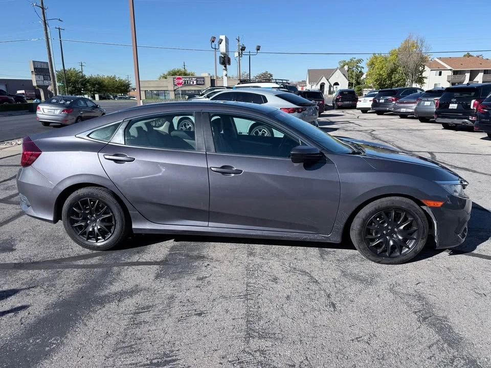 2018 Honda Civic 10th Gen - Image 6 of 15