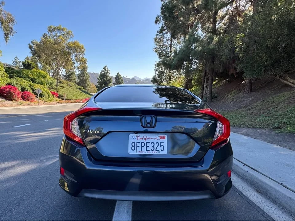 2018 Honda Civic 10th Gen - Image 5 of 12