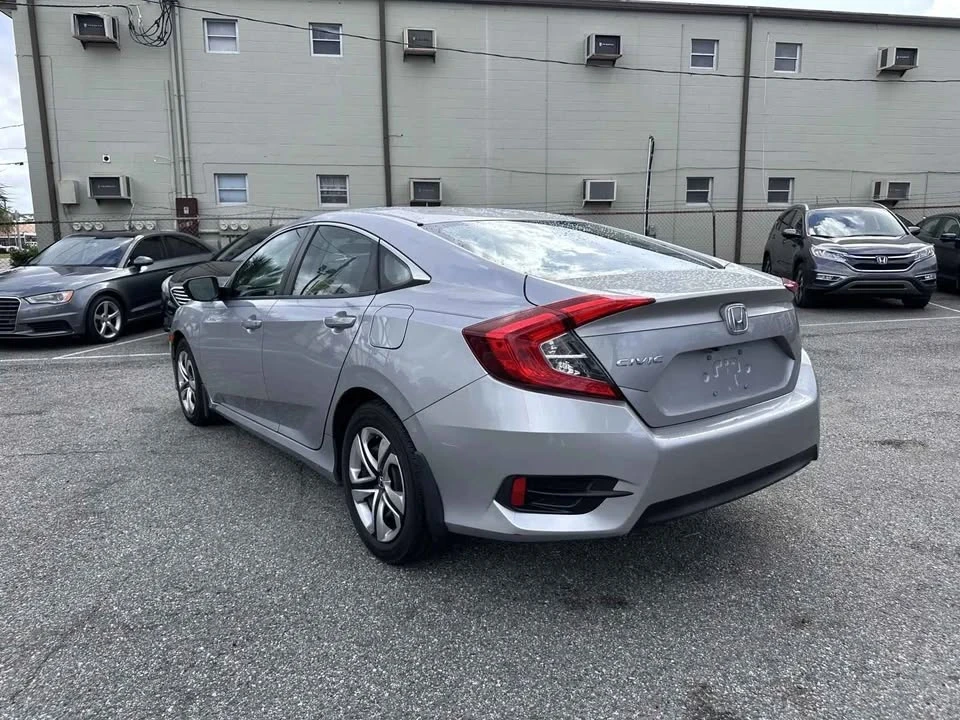 2018 Honda Civic 10th Gen - Image 6 of 13