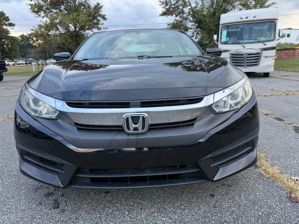 2018 Honda Civic 10th Gen - Image 5 of 9
