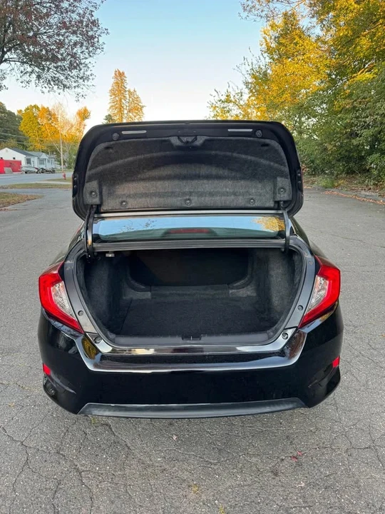 2018 Honda Civic 10th Gen - Image 12 of 18