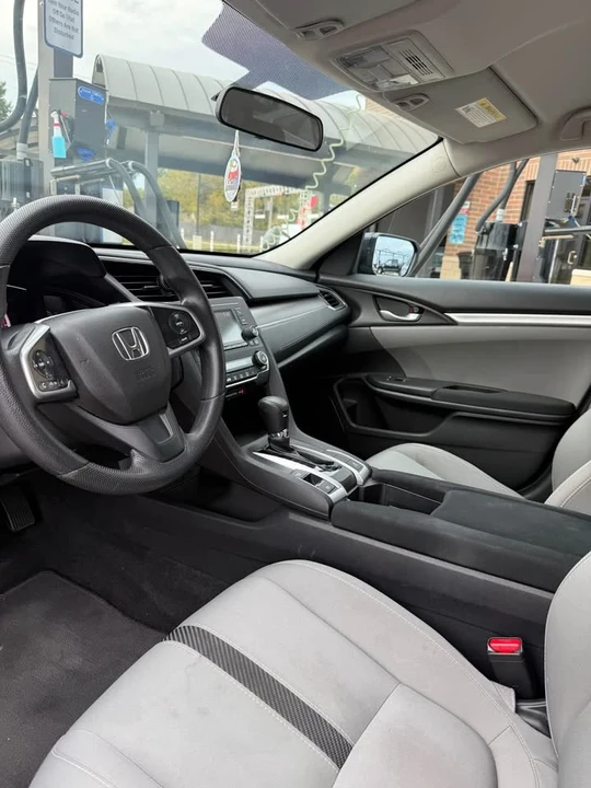 2018 Honda Civic 10th Gen - Image 13 of 20