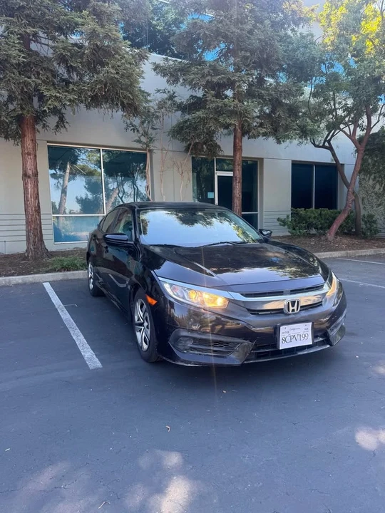 2018 Honda Civic 10th Gen - Image 9 of 16