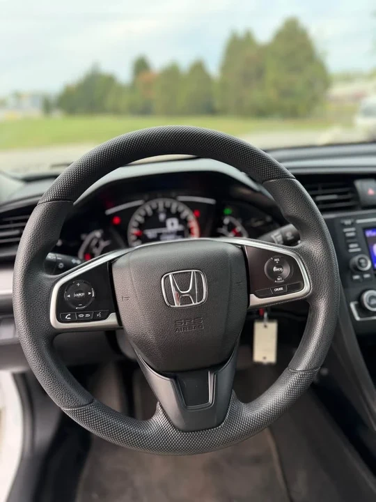 2018 Honda Civic 10th Gen - Image 10 of 20