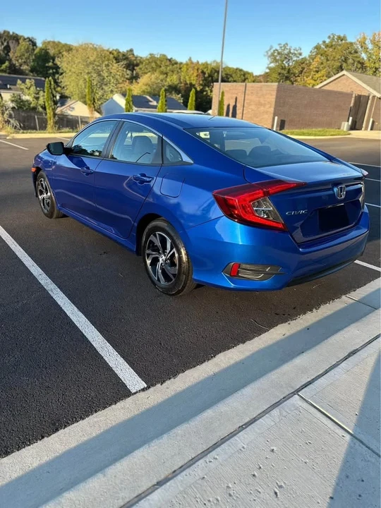 2018 Honda Civic 10th Gen - Image 3 of 17