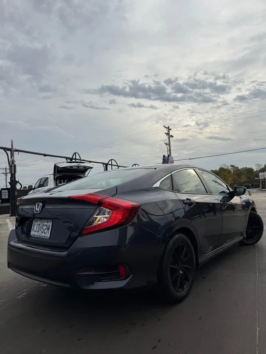 2018 Honda Civic 10th Gen - Image 6 of 20