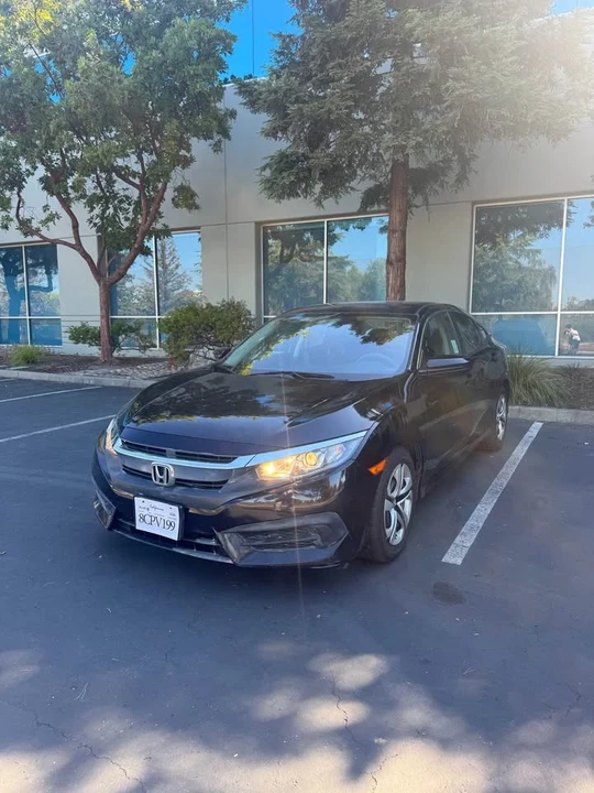 2018 Honda Civic 10th Gen - Image 8 of 16