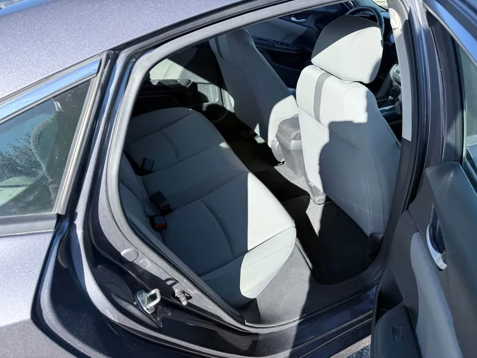 2018 Honda Civic 10th Gen - Image 11 of 15