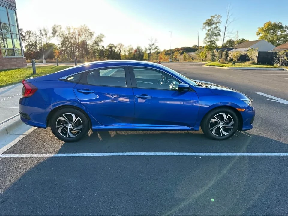 2018 Honda Civic 10th Gen - Image 6 of 17
