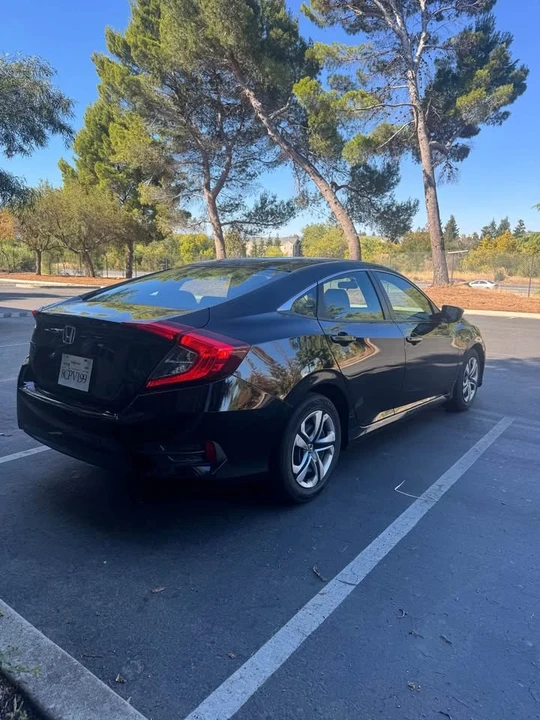 2018 Honda Civic 10th Gen - Image 4 of 16