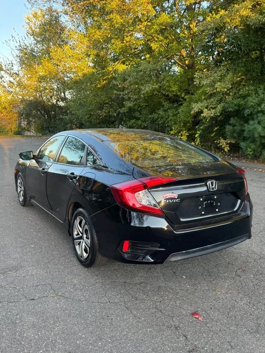 2018 Honda Civic 10th Gen - Image 5 of 18