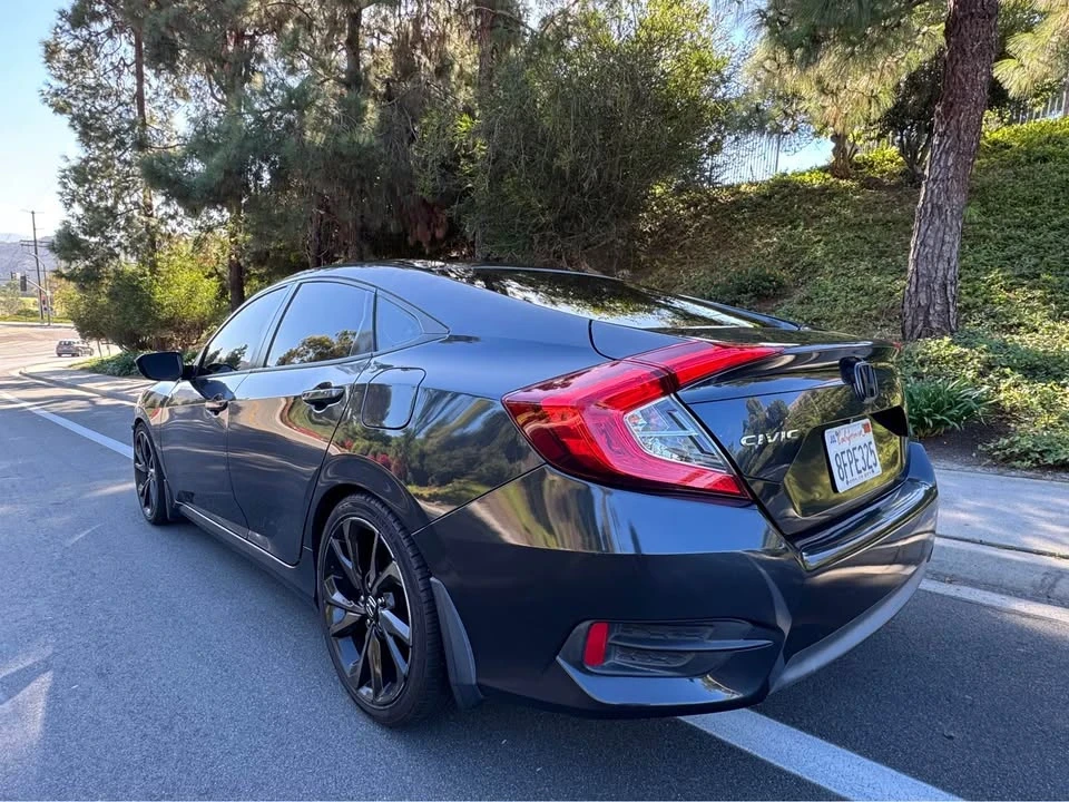 2018 Honda Civic 10th Gen - Image 6 of 12