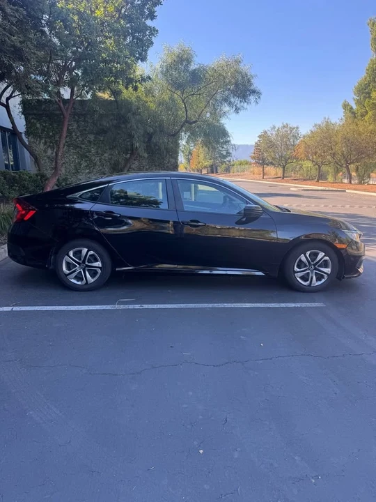 2018 Honda Civic 10th Gen - Image 3 of 16