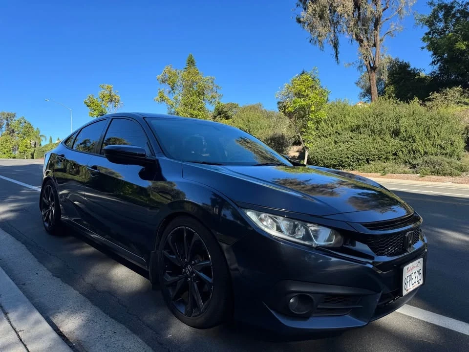 2018 Honda Civic 10th Gen - Image 3 of 12