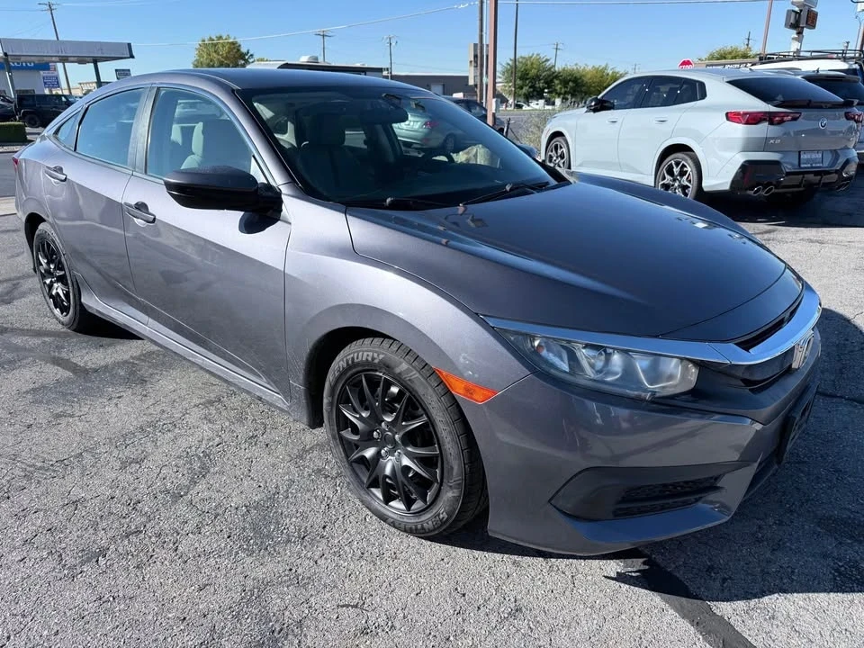 2018 Honda Civic 10th Gen - Image 7 of 15
