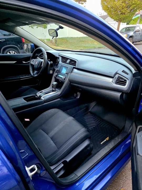 2018 Honda Civic 10th Gen - Image 10 of 11